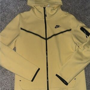 Men’s Nike Texh Light Yellow